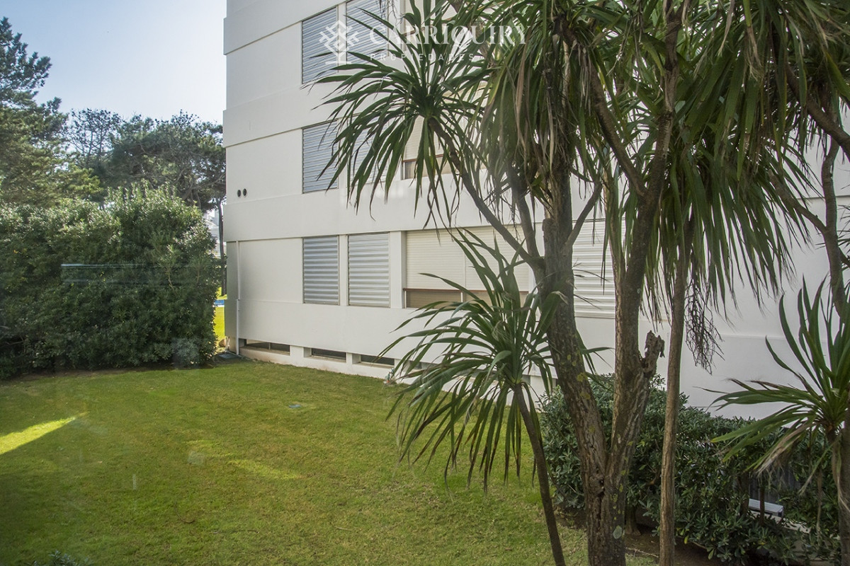 Apartamento ID.9583/Le-Parc - Apartamento de 4 dormitorios en Punta del Este frente al mar en Playa Brava
