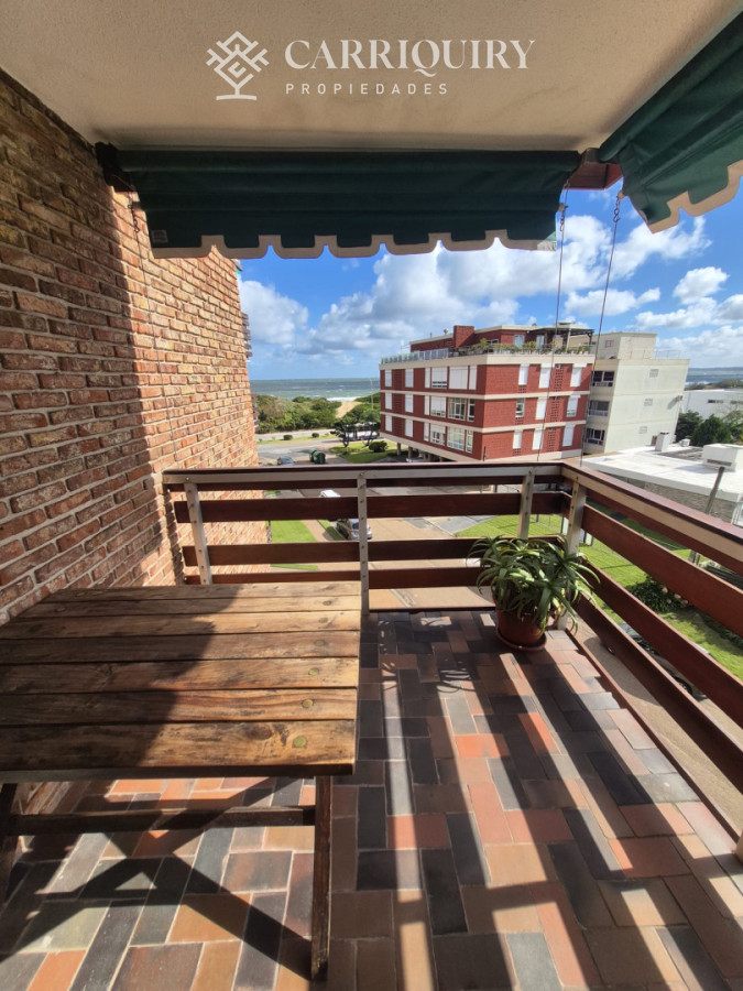 Apartamento ID.10084 - Apartamento en venta 2 dormitorios en Punta del Este. Primera línea mansa