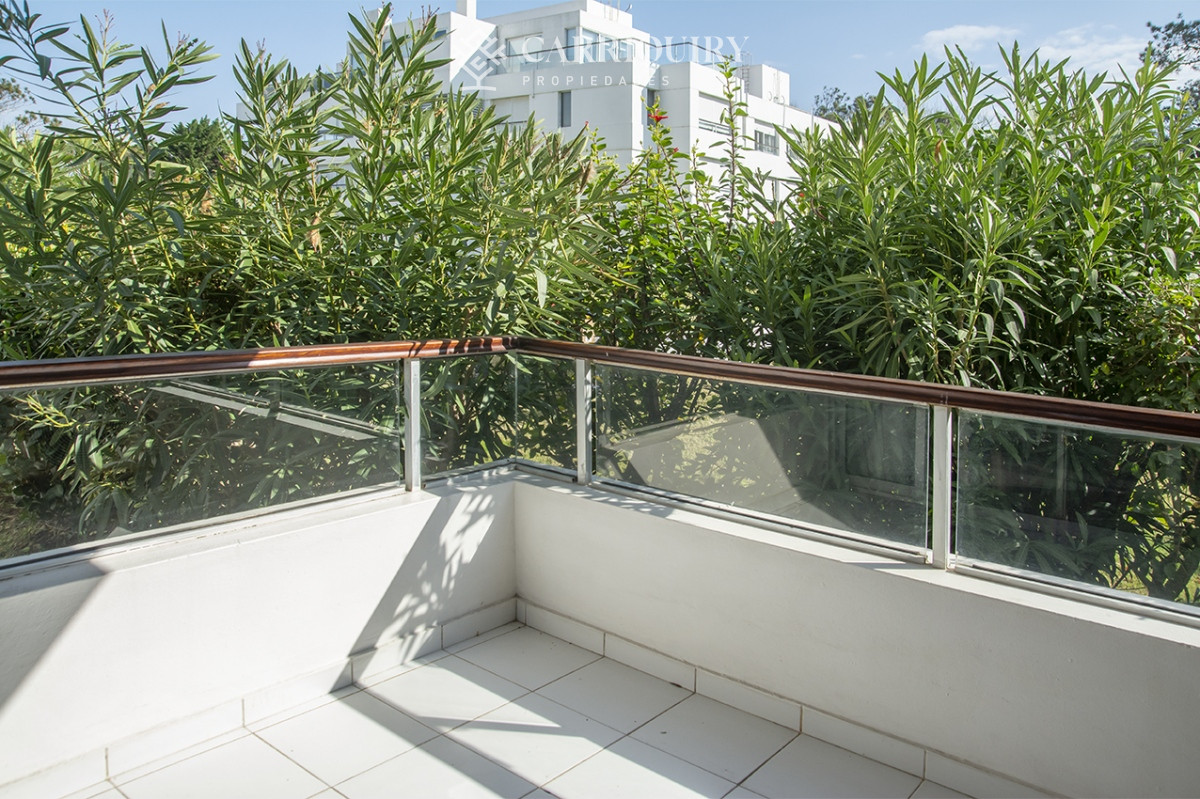 Apartamento ID.9583/Le-Parc - Apartamento de 4 dormitorios en Punta del Este frente al mar en Playa Brava