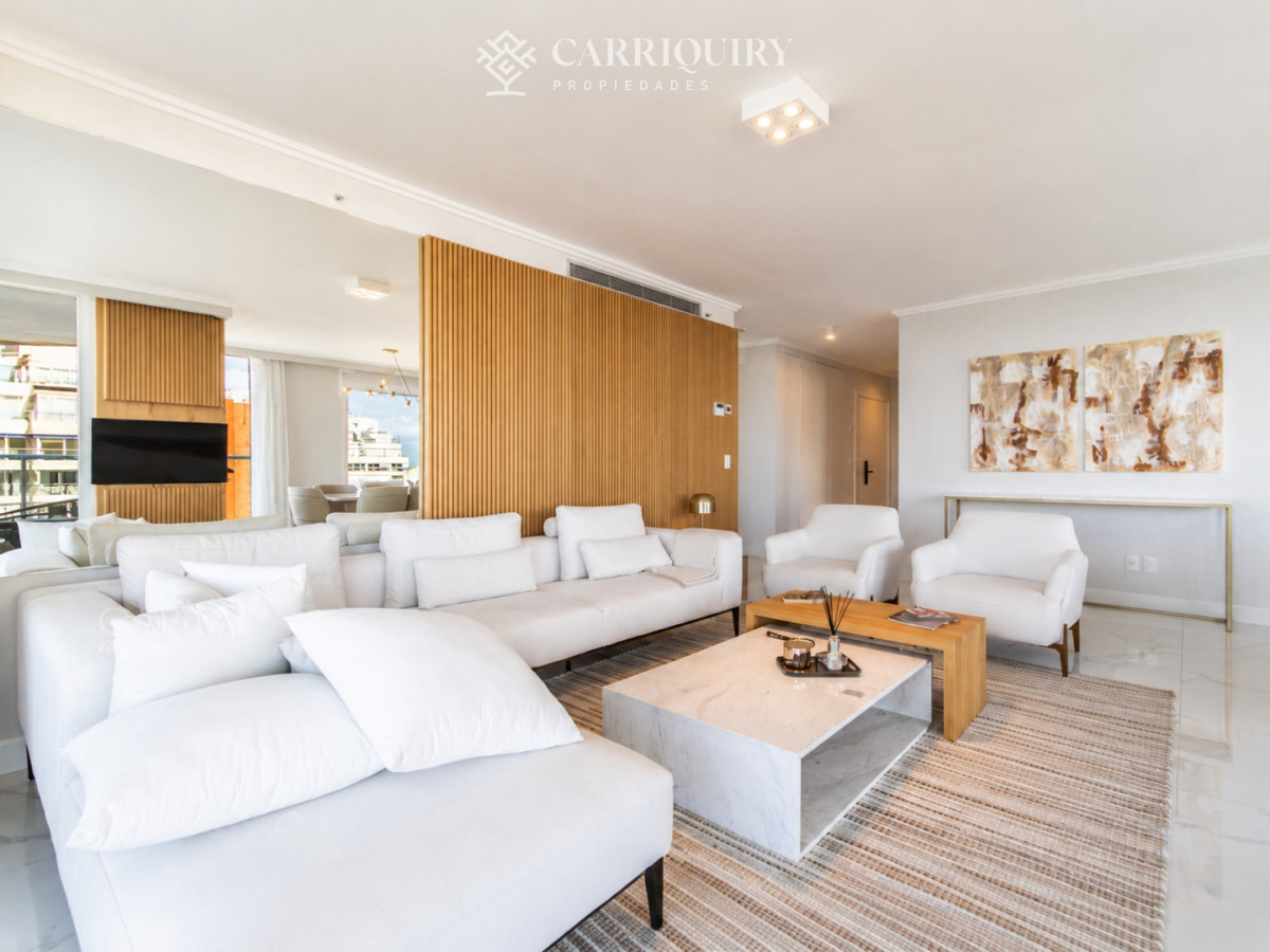 Apartamento ID.10316/Amplio-Apartamento-en-edificio-Paramount,-ideal-para-vacaciones-familiares.-Con-3-dormitorios-en-suite,-dependencia-y-5-baños - Hermoso Departamento en venta en el edificio Paramount