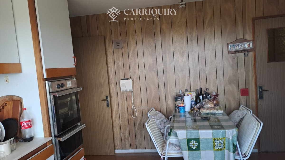 Apartamento ID.10222 - Vende apartamento de 2 dormitorios más servicio en Punta del Este 