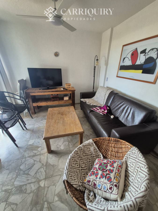 Apartamento ID.10084 - Apartamento en venta 2 dormitorios en Punta del Este. Primera línea mansa