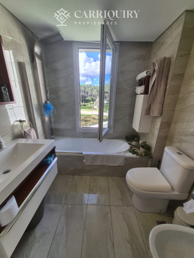 Apartamento ID.10093 - Apartamento en venta primera linea Playa Mansa Punta del Este 2 dormitorios