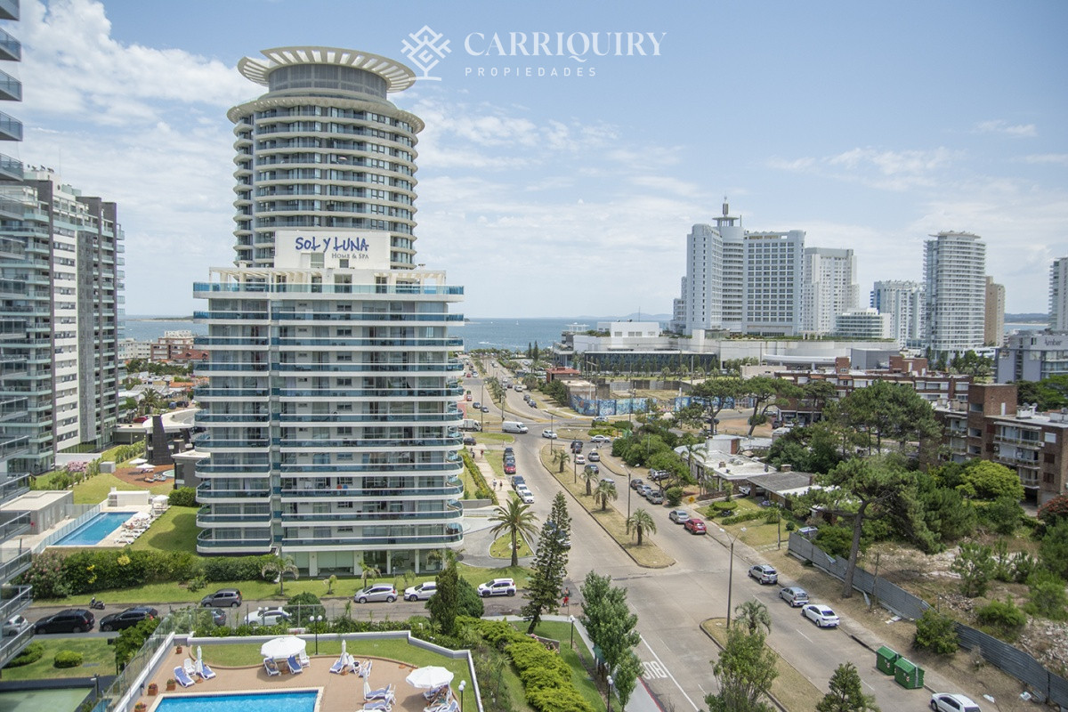 Apartamento ID.5667 - Vende apartamento de 2 dormitorios y medio en Chiverta, Reciclado completo. Punta del Este 