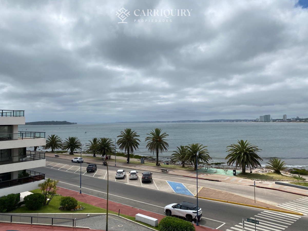 Apartamento ID.9436 - Vende apartamento con vista al mar de 3 dormitorios, Punta del Este