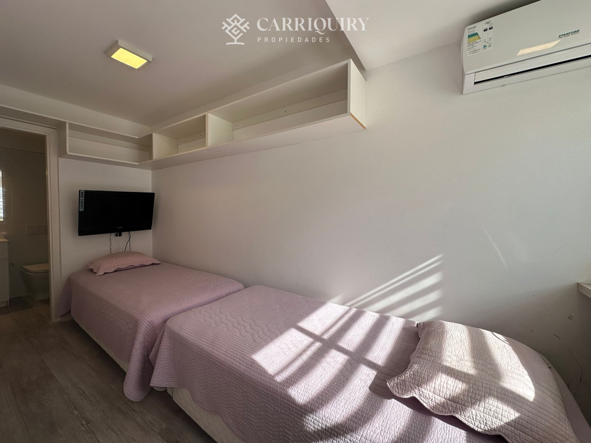 Apartamento ID.9577/Departamento-en-venta-en-Arenas-Blancas-con-vista-al-mar. - Se vende departamento de 4 dormitorios , Playa brava, Esturion