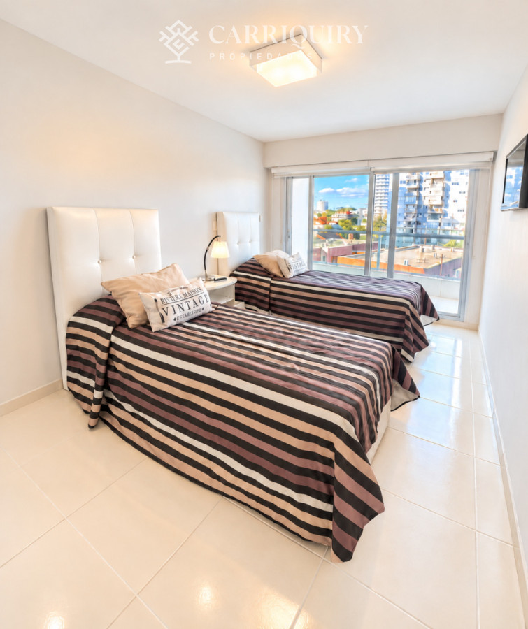 Apartamento ID.10705/Apartamento-en-Brava,-3-dormitorios- - Seasons Tower - Punta del Este, 2 dormitorios mas servicio