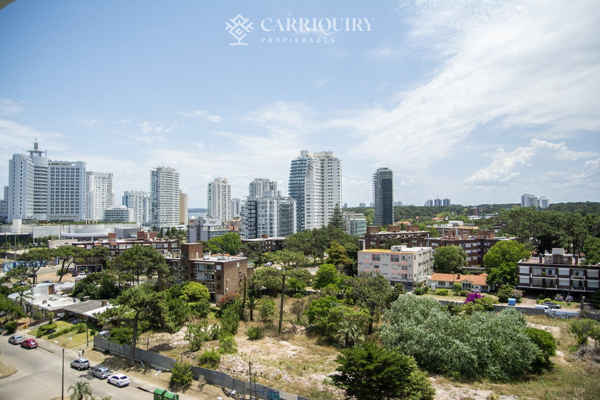 Apartamento ID.5667 - Vende apartamento de 2 dormitorios y medio en Chiverta, Reciclado completo. Punta del Este 