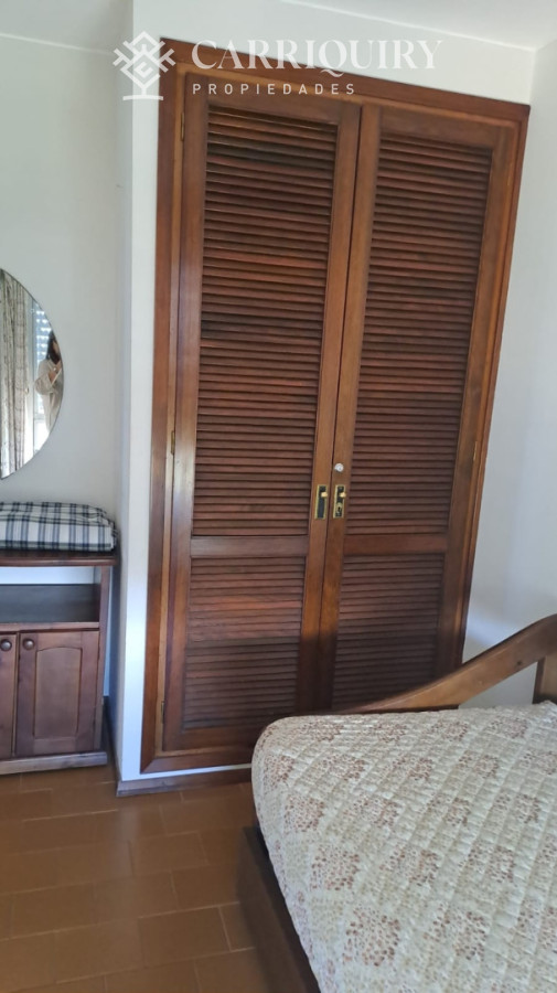 Apartamento ID.10222 - Vende apartamento de 2 dormitorios más servicio en Punta del Este 