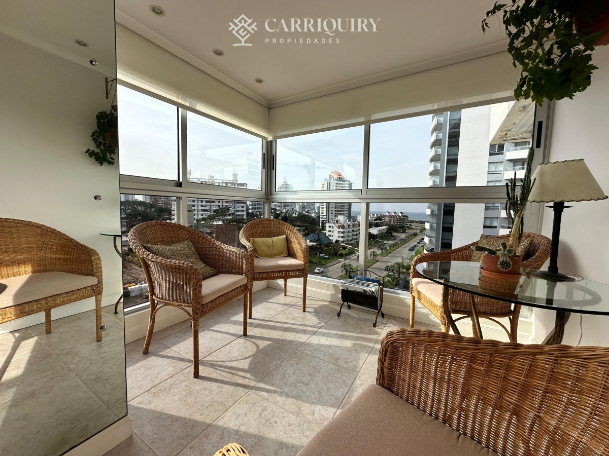 Apartamento ID.10101 - Apartamento de 2 dormitorios y medio en Playa Brava , Punta del este 