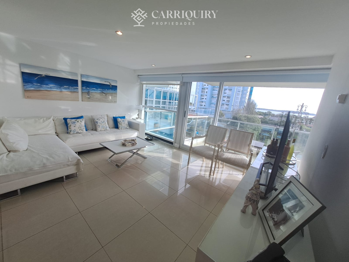 Apartamento ID.9019 - Apartamento en Playa Mansa a la venta 3 Dormitorios con vista