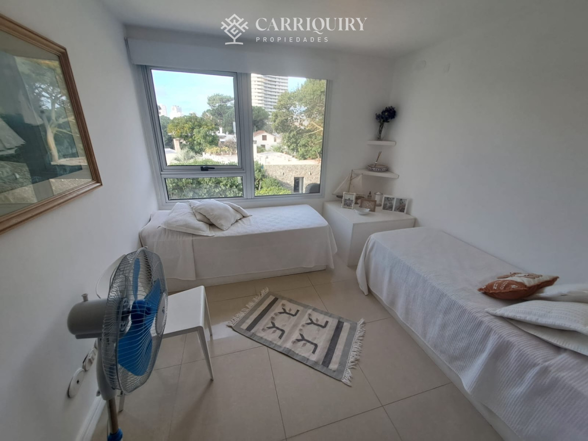 Apartamento ID.9019 - Apartamento en Playa Mansa a la venta 3 Dormitorios con vista