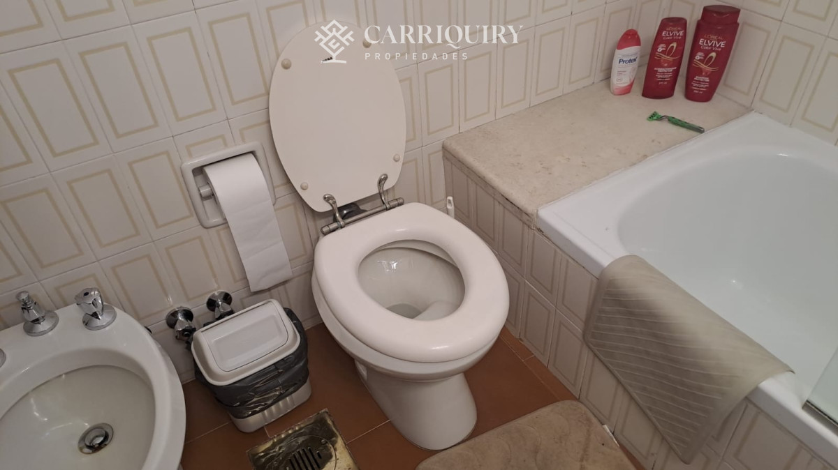 Apartamento ID.10222 - Vende apartamento de 2 dormitorios más servicio en Punta del Este 