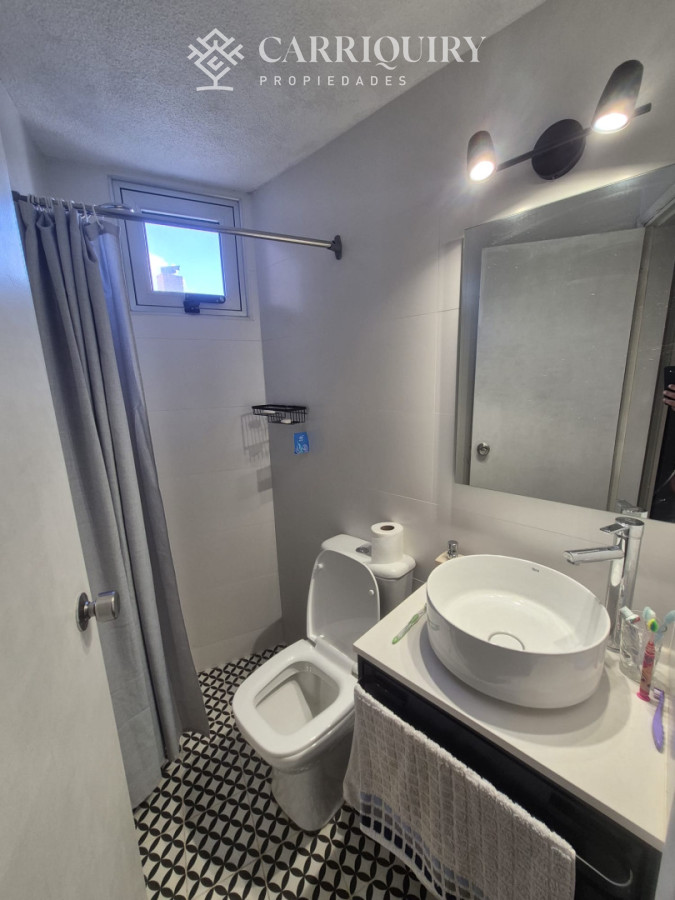 Apartamento ID.10084 - Apartamento en venta 2 dormitorios en Punta del Este. Primera línea mansa