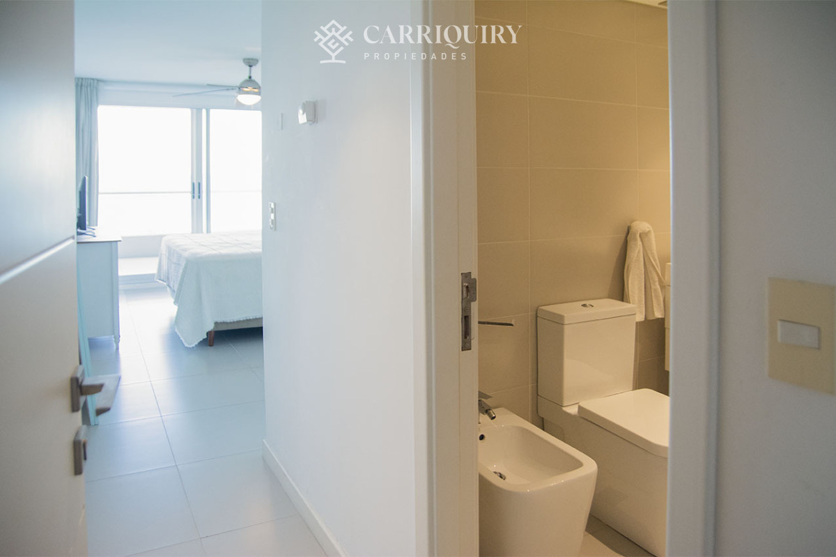 Apartamento ID.7950 - Departamento de 2 suites + depedencia en venta Frente al mar.