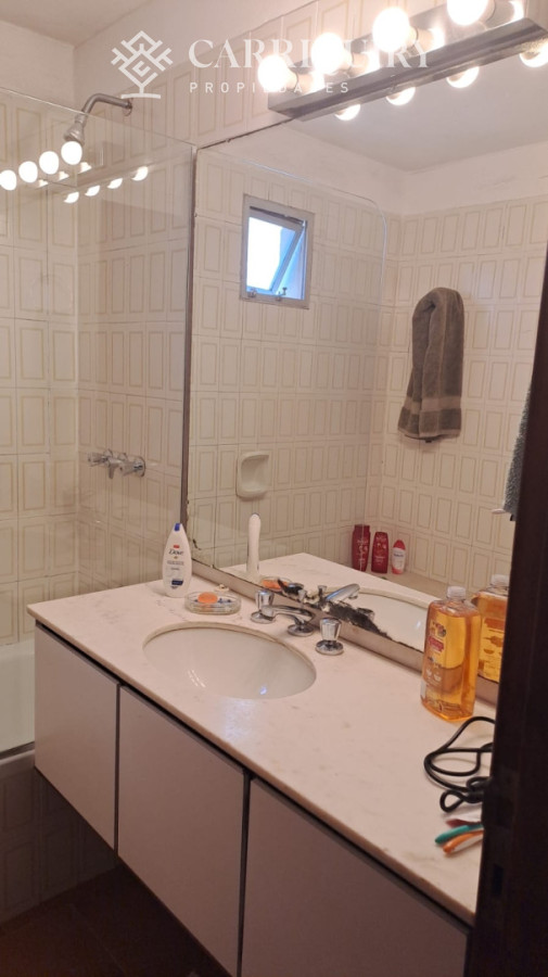 Apartamento ID.10222 - Vende apartamento de 2 dormitorios más servicio en Punta del Este 