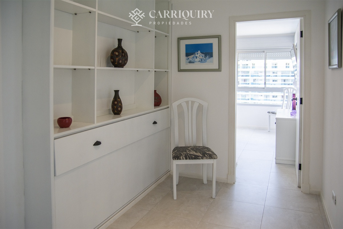 Apartamento ID.5667 - Vende apartamento de 2 dormitorios y medio en Chiverta, Reciclado completo. Punta del Este 
