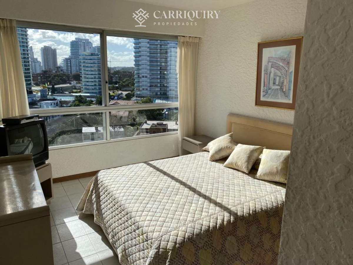 Apartamento ID.9755 - Vende Apartamento de 3 dormitorios en Brava, Excelente edificio.