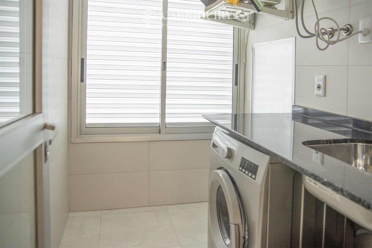 Apartamento ID.5667 - Vende apartamento de 2 dormitorios y medio en Chiverta, Reciclado completo. Punta del Este 