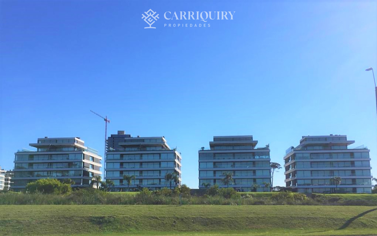 Apartamento ID.9444 - Espectacular departamento con Piscina Propia en venta, complejo frente al mar