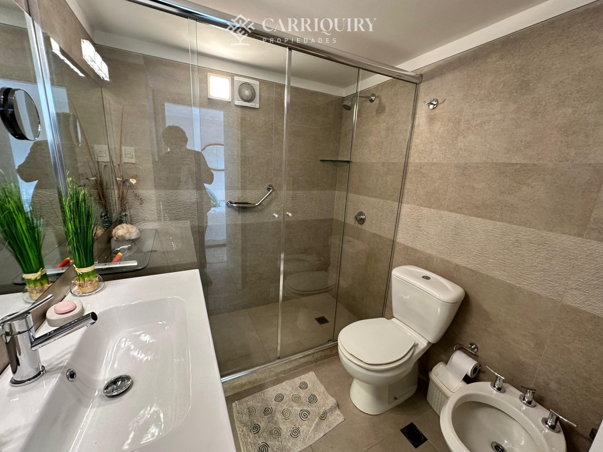 Apartamento ID.10101 - Apartamento de 2 dormitorios y medio en Playa Brava , Punta del este 