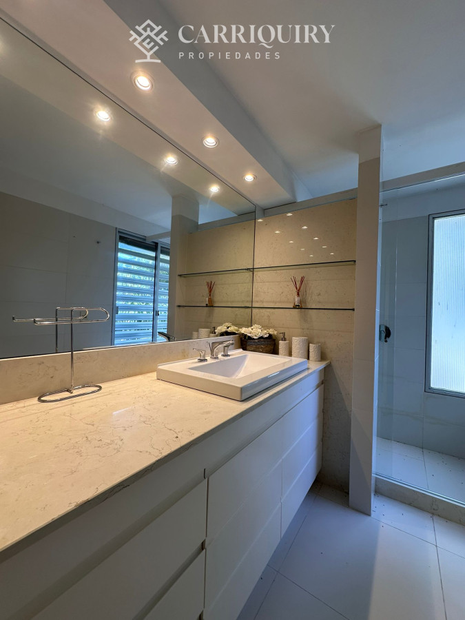 Apartamento ID.9577/Departamento-en-venta-en-Arenas-Blancas-con-vista-al-mar. - Se vende departamento de 4 dormitorios , Playa brava, Esturion