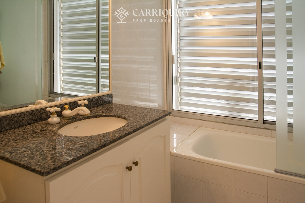 Apartamento ID.9583/Le-Parc - Apartamento de 4 dormitorios en Punta del Este frente al mar en Playa Brava