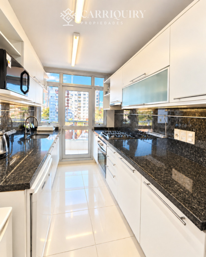 Apartamento ID.10705/Apartamento-en-Brava,-3-dormitorios- - Seasons Tower - Punta del Este, 2 dormitorios mas servicio