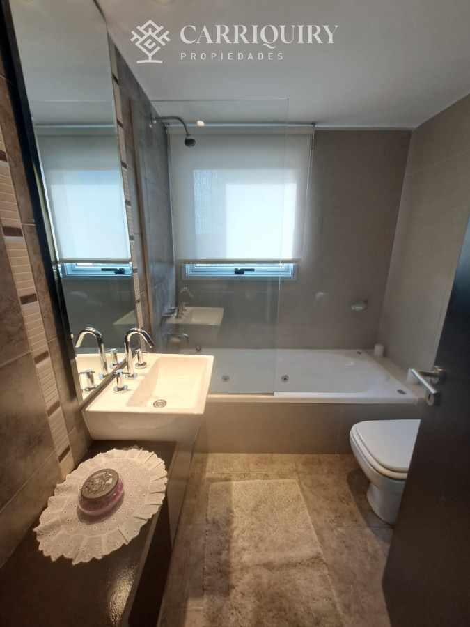 Apartamento ID.9019 - Apartamento en Playa Mansa a la venta 3 Dormitorios con vista