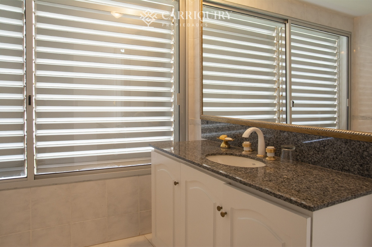 Apartamento ID.9583/Le-Parc - Apartamento de 4 dormitorios en Punta del Este frente al mar en Playa Brava