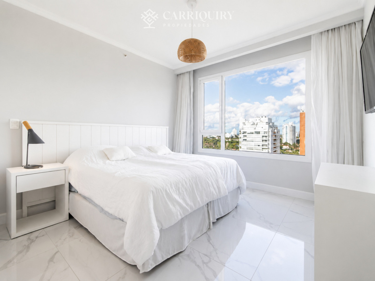 Apartamento ID.10316/Amplio-Apartamento-en-edificio-Paramount,-ideal-para-vacaciones-familiares.-Con-3-dormitorios-en-suite,-dependencia-y-5-baños - Hermoso Departamento en venta en el edificio Paramount