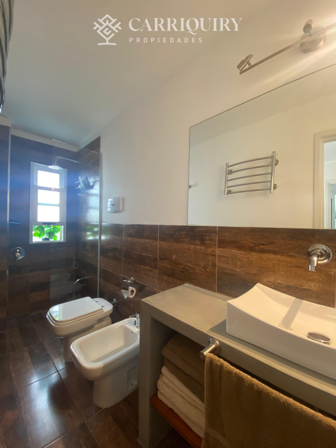 Apartamento ID.9436 - Vende apartamento con vista al mar de 3 dormitorios, Punta del Este