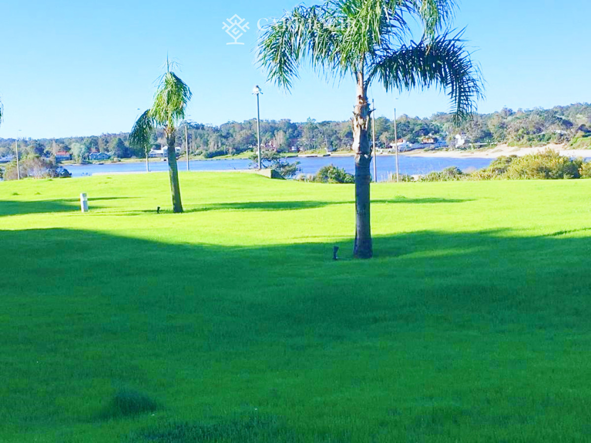 Apartamento ID.9444 - Espectacular departamento con Piscina Propia en venta, complejo frente al mar