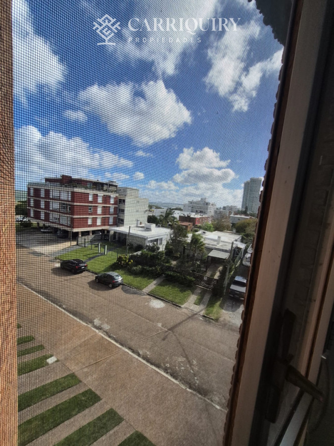 Apartamento ID.10084 - Apartamento en venta 2 dormitorios en Punta del Este. Primera línea mansa