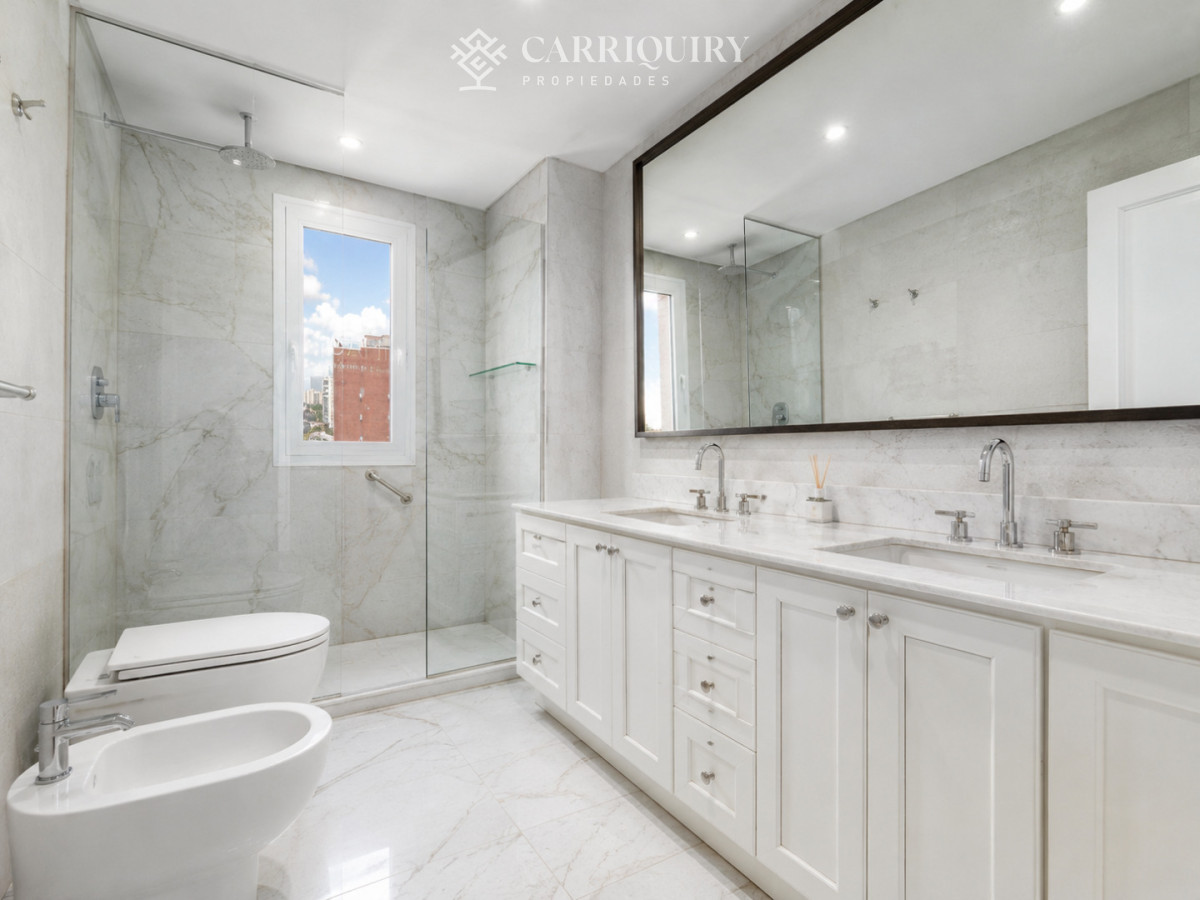 Apartamento ID.10316/Amplio-Apartamento-en-edificio-Paramount,-ideal-para-vacaciones-familiares.-Con-3-dormitorios-en-suite,-dependencia-y-5-baños - Hermoso Departamento en venta en el edificio Paramount