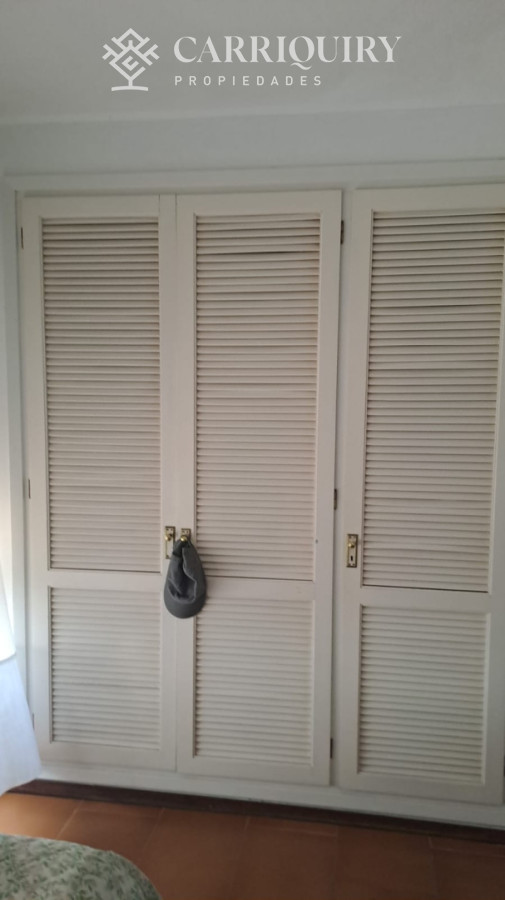 Apartamento ID.10222 - Vende apartamento de 2 dormitorios más servicio en Punta del Este 