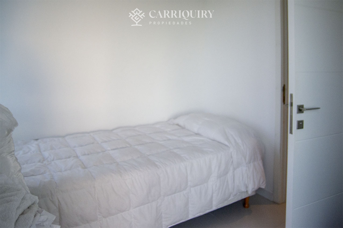 Apartamento ID.7950 - Departamento de 2 suites + depedencia en venta Frente al mar.