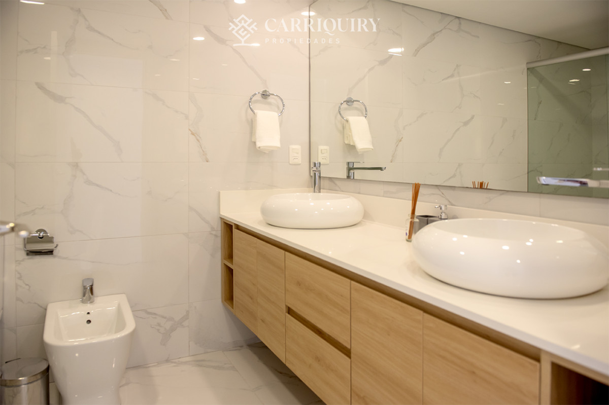 Apartamento ID.9333/ALQUILER-TEMPORARIO-APARTAMENTO-4-DORMITORIOS-MANATIALES- - Apartamento en Mansa - Punta del Este en venta de 3 dormitorios.