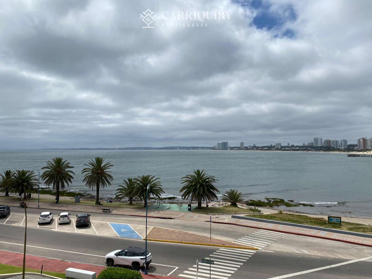 Apartamento ID.9436 - Vende apartamento con vista al mar de 3 dormitorios, Punta del Este