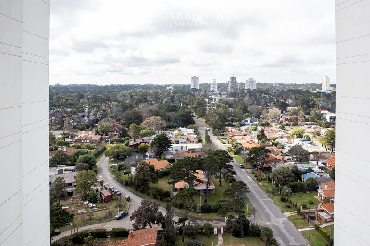 Apartamento ID.9333/ALQUILER-TEMPORARIO-APARTAMENTO-4-DORMITORIOS-MANATIALES- - Apartamento en Mansa - Punta del Este en venta de 3 dormitorios.