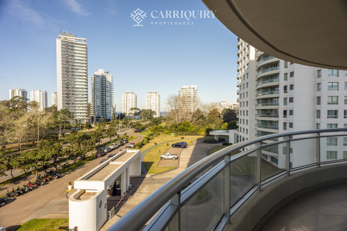 Apartamento ID.10019 - Vende apartamento con vista espectacular, de 3 dormitorios en Roosevelt, Punta del Este