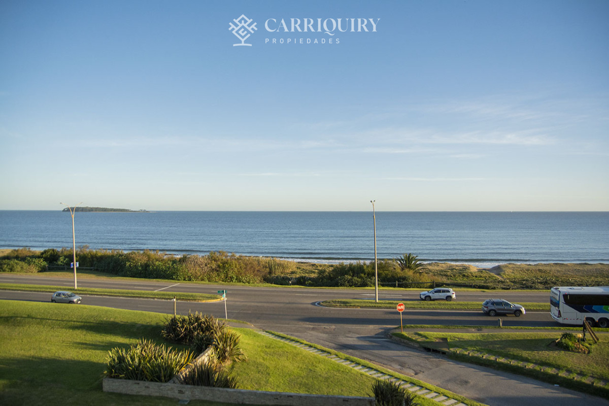 Apartamento ID.7950 - Departamento de 2 suites + depedencia en venta Frente al mar.