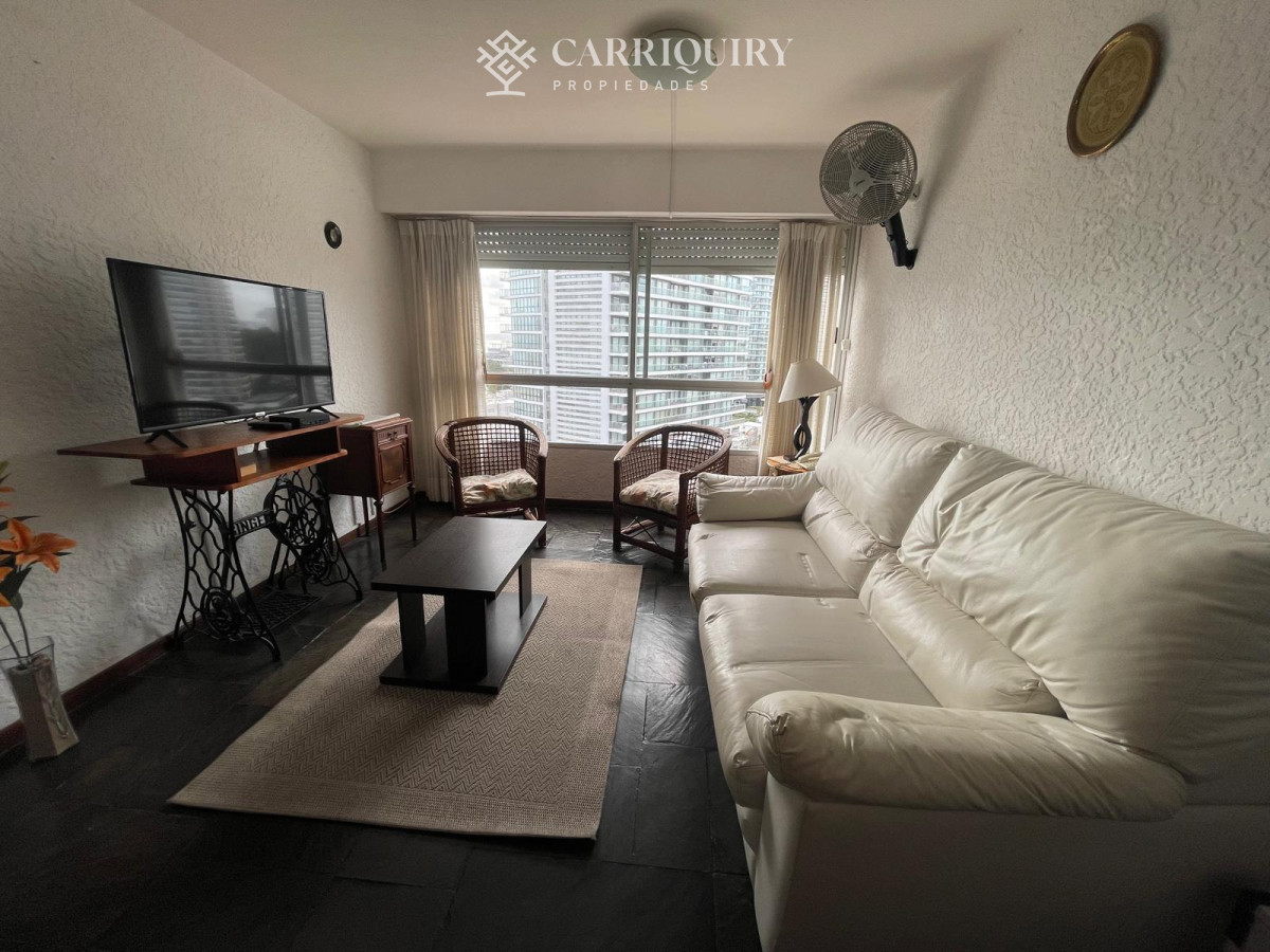 Apartamento ID.10072 - Departamento en venta en Brava - Punta del Este de 1 dormitorio y medio.