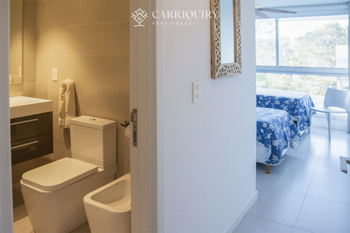 Apartamento ID.7950 - Departamento de 2 suites + depedencia en venta Frente al mar.