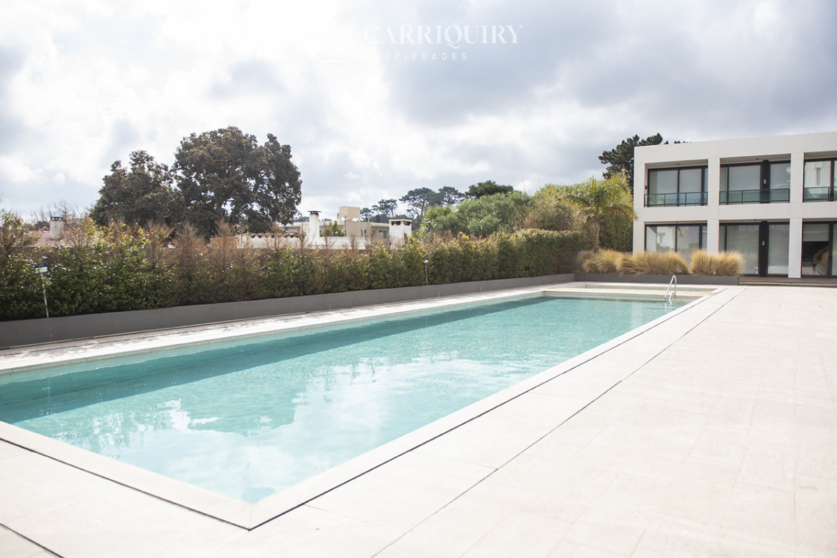 Apartamento ID.9333/ALQUILER-TEMPORARIO-APARTAMENTO-4-DORMITORIOS-MANATIALES- - Apartamento en Mansa - Punta del Este en venta de 3 dormitorios.