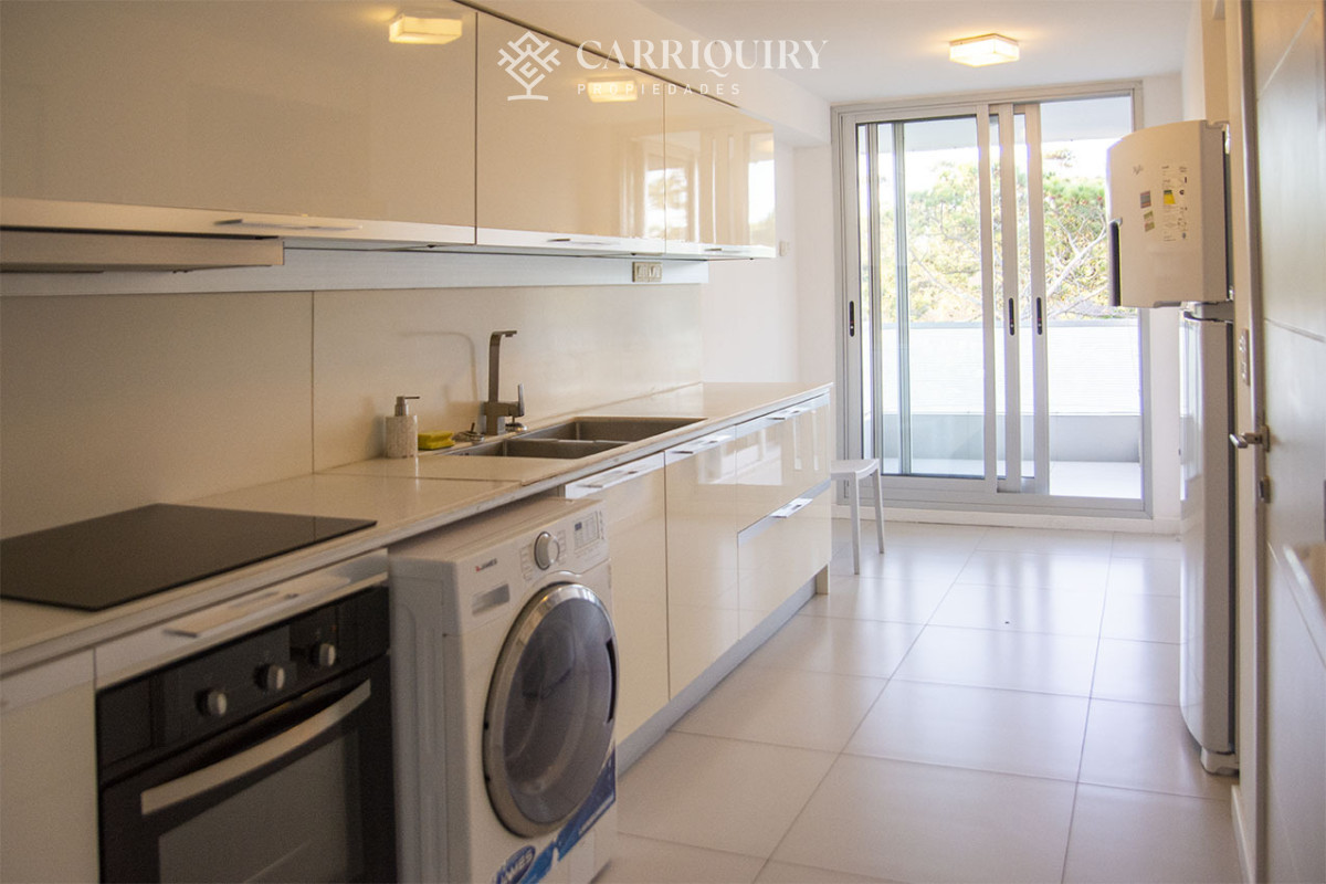Apartamento ID.7950 - Departamento de 2 suites + depedencia en venta Frente al mar.
