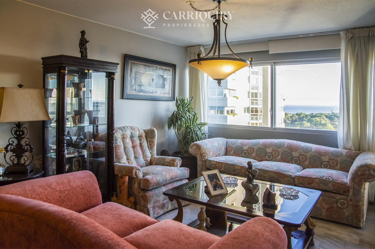 Apartamento ID.10295 - Apartamento en Roosevelt Center de 3 dormitorios mas dependencia 