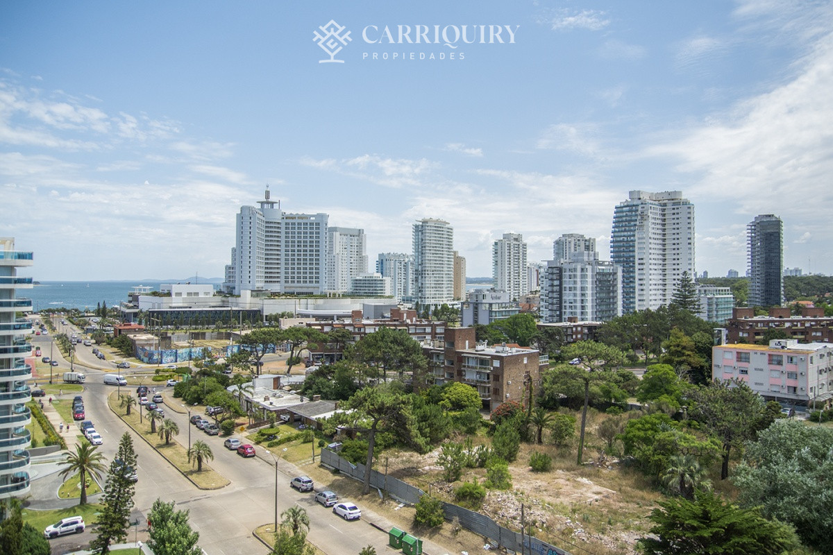 Apartamento ID.5667 - Vende apartamento de 2 dormitorios y medio en Chiverta, Reciclado completo. Punta del Este 