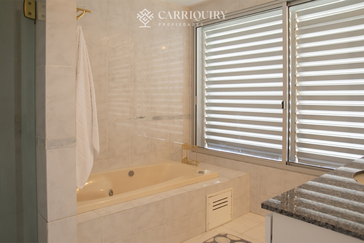 Apartamento ID.9583/Le-Parc - Apartamento de 4 dormitorios en Punta del Este frente al mar en Playa Brava