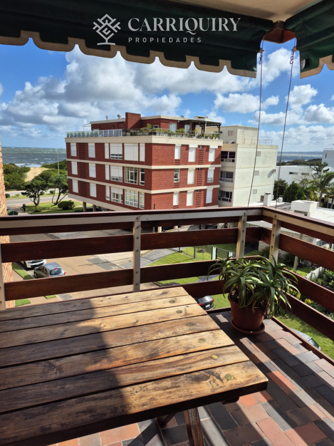 Apartamento ID.10084 - Apartamento en venta 2 dormitorios en Punta del Este. Primera línea mansa